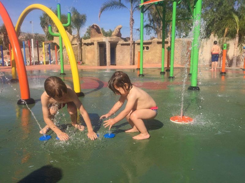 Spaß und Lachen im Wasserpark Camping Don Cactus!